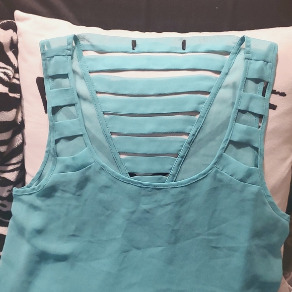 Flowy Tank - Picture 2 of 4